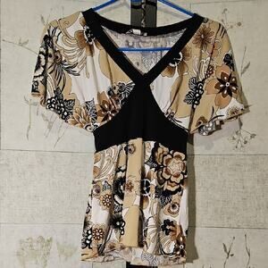 Byer California Cream and Black Blouse with Elegant Design and Versatile Style